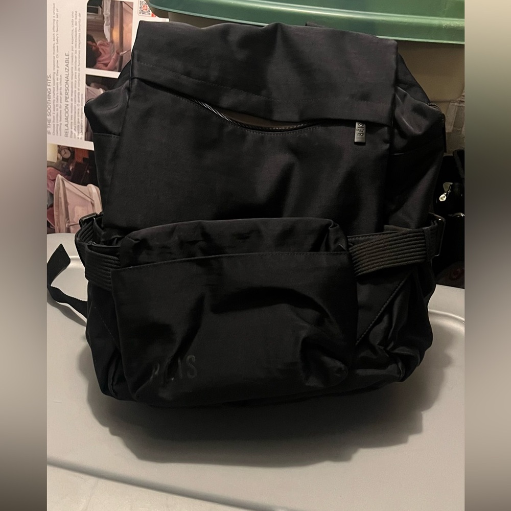 Black BEIS diaper bag VIRAL DIAPER BAG